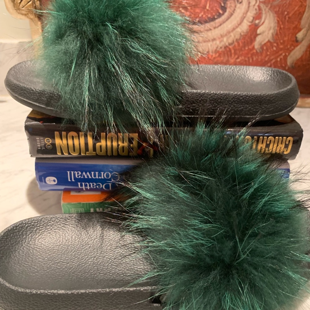 🩷FURRY FANCY SLIPPERS🩷 EXCELLENT CONDITION!! - Picture 3 of 4